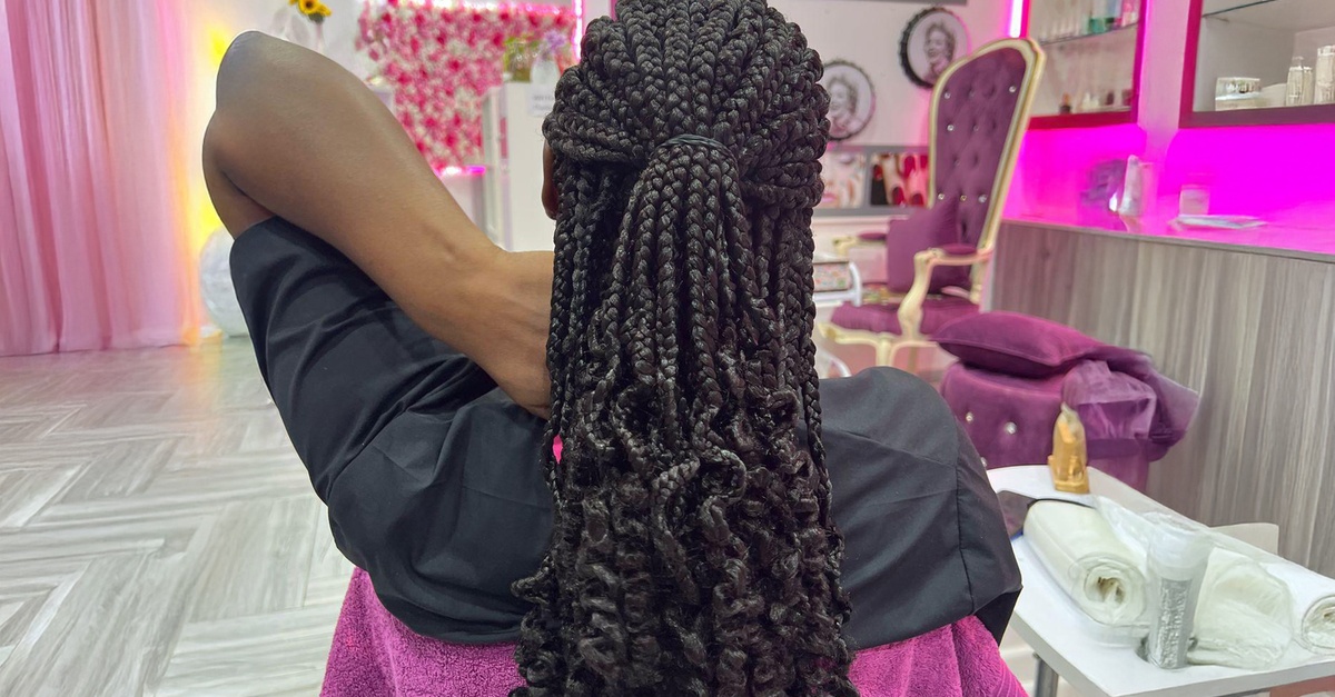 Big, Medium Or Small Braids With Hair Wash And Blow Dry Big, Medium Or Small Braids With Hair Wash And Blow Dry