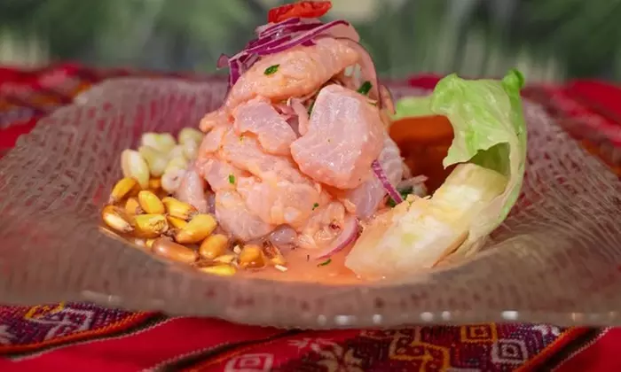 Menú peruano para 2 o 4 personas con bebidas y postres