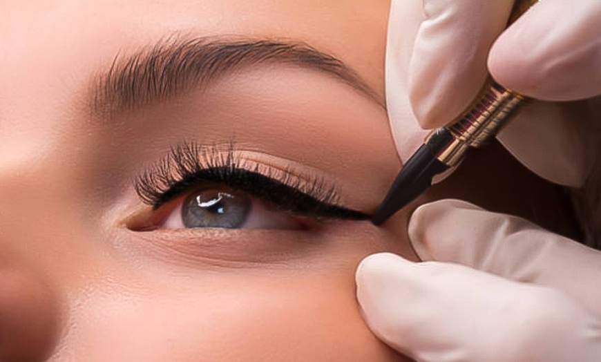 Image 5: Enhance Your Look with Eyeliner Tattoo Or Microblading Eyebrows