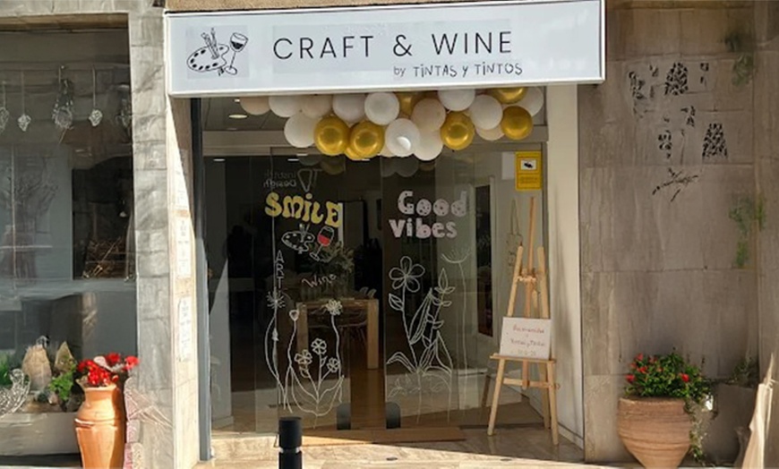 Image 7: Taller de lienzo libre con bebidas y picoteo para 1, 2 o 4 personas