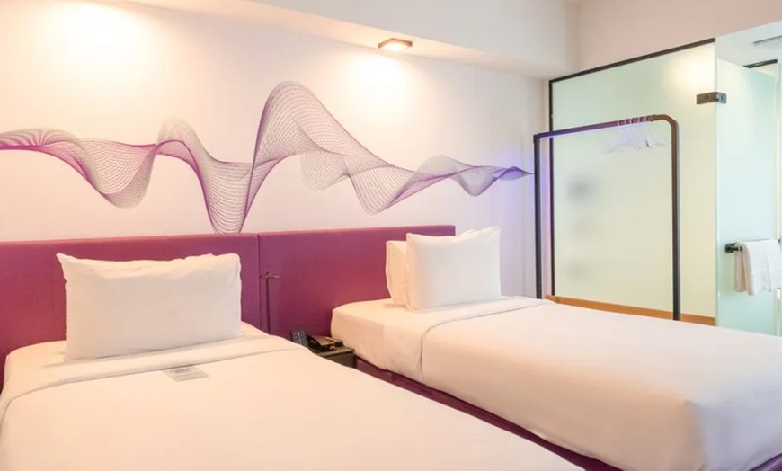 Image 4: Members Only: YOTEL Miami