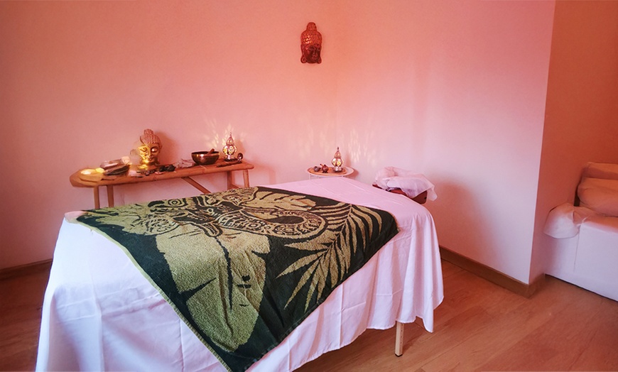 Image 1: Massage au choix, soin du visage en option avec Abbyveda