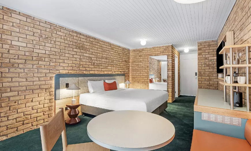 Image 3: Mornington Peninsula, Flinders: King Room with Bottle of Prosecco