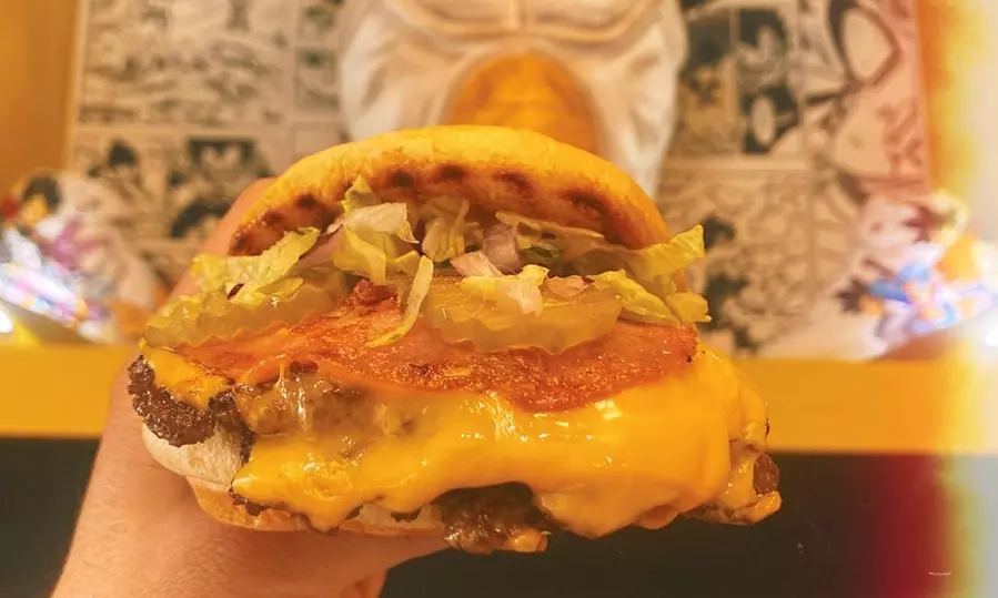 Burger du jour avec frites et boisson à Goku Burger, Colombes