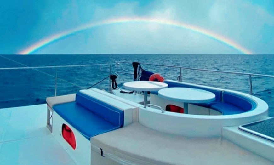 Image 11: Salida en catamarán con degustación de mejillones y una bebida para 1
