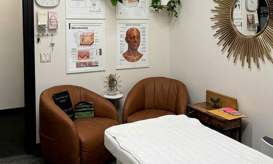 Image 5: Radiant Skin with One, Two or Three 60-Minute Customized Facial for 1