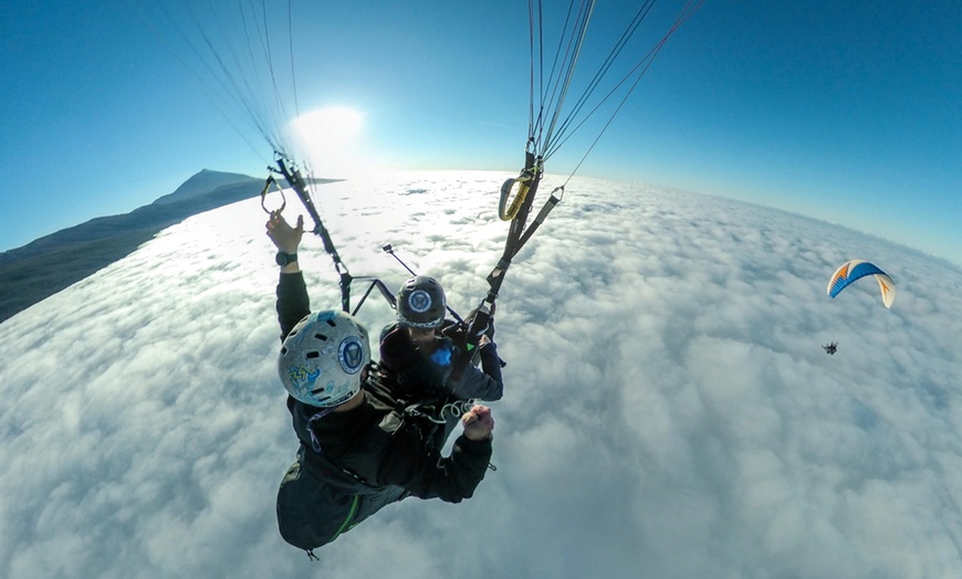 Image 2: Vuelo en parapente para 1 persona