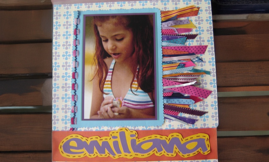 Image 2: Cuadro o álbum de scrapbook diseñado a mano, con hasta 30 fotos 