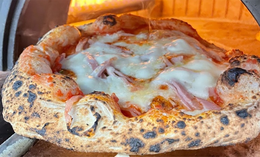 Image 3: Gourmet Pizza nach Wahl & Bruschetta oder Tiramisu für 2 Personen