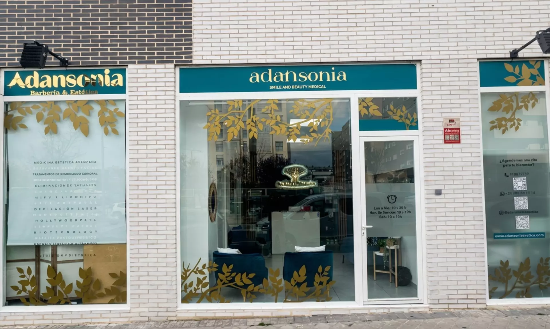 Renovación total: limpieza facial profunda en 6 pasos con microdermoabrasión y opción a tecnología led para 1 persona - Second Medium