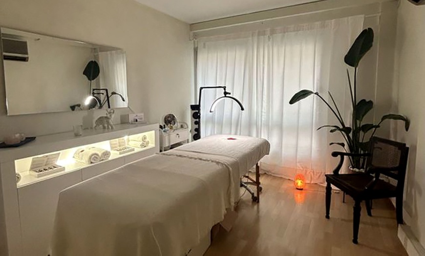 Image 2: Una sesión de masaje corporal para embarazadas de 60 minutos