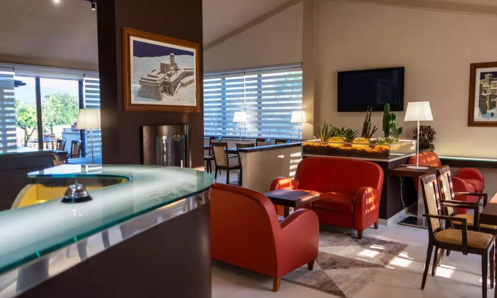 Spello: 1 o 2 notti in matrimoniale Standard con colazione, Spa e cena