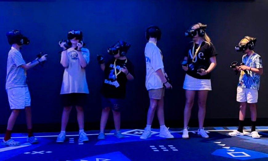 Image 7: 2, 4, 6 , or 8 Virtual Reality Games (Choice of 10, 15 or 25 Minutes)