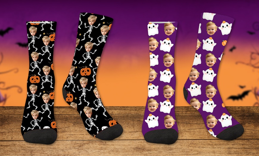 Image 8: Personalisierbare Socken mit eigenem Foto im Halloween-Design