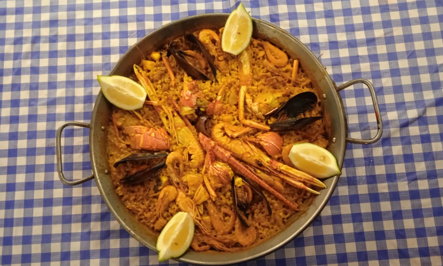 Image 4: Menú a elegir entre mar y montaña o paletilla para 2 con vino 