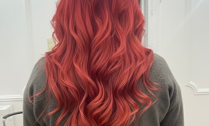 Image 2: Strzyżenie męski i damskie, regeneracja włosów lub koloryzacja