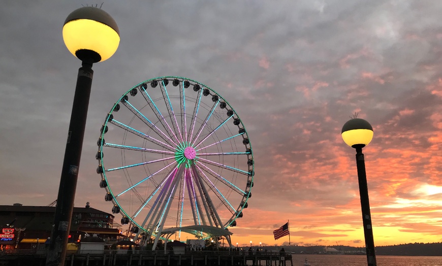 Image 3: Explore Seattle by Night with a Guided Tour for One Adult or One Child