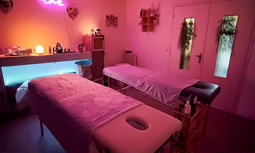 Image 2: Massage californien : détente profonde en solo, duo ou 4 mains