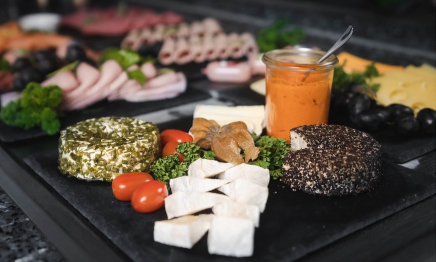 Image 2: All-You-Can-Eat: Frühstück für 2 oder 4 Personen in Köln