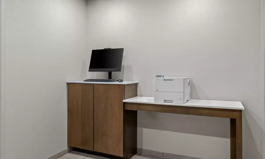 Business center and meeting rooms