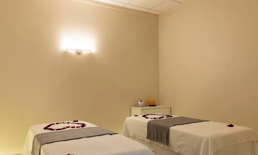 Image 5: Couples 50-Minutes Therapy Deep Tissue or Swedish Body Massage