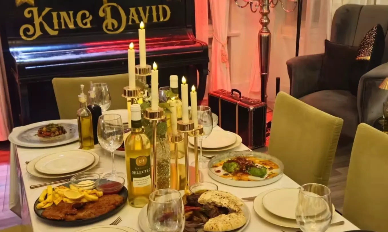 Kosheres Gericht mit Beilage, Salat und Vorspeise für 1 bis 4 Personen