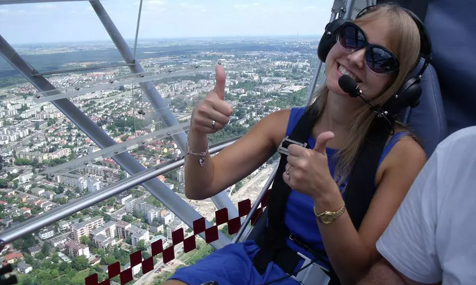 Niezapomniane przeżycie: lot z adrenaliną, szkolenie pilota i więcej