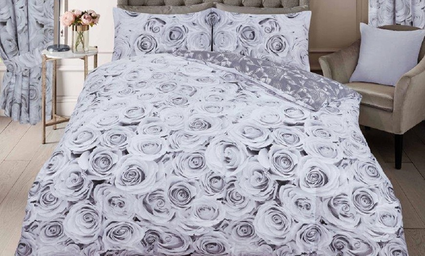 Image 2: Printed Duvet and Pillowcase Set