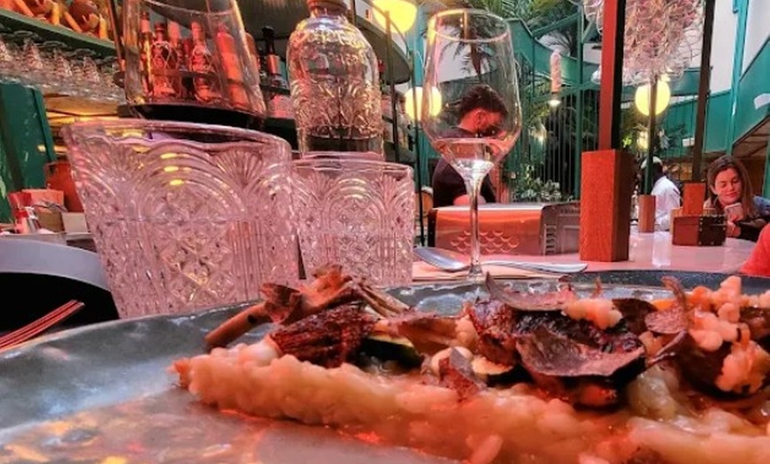 Image 17: Menú fusión a elegir entre clásico o prémium para 2 o 4 personas 