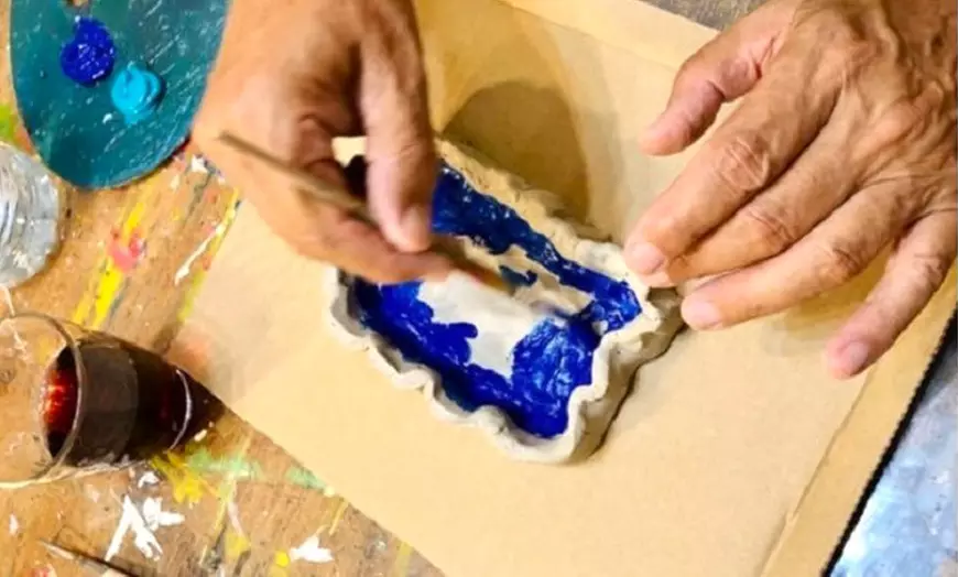Image 12: Taller de cerámica o pintura a elegir con 2 copas de vino para 1 o 2