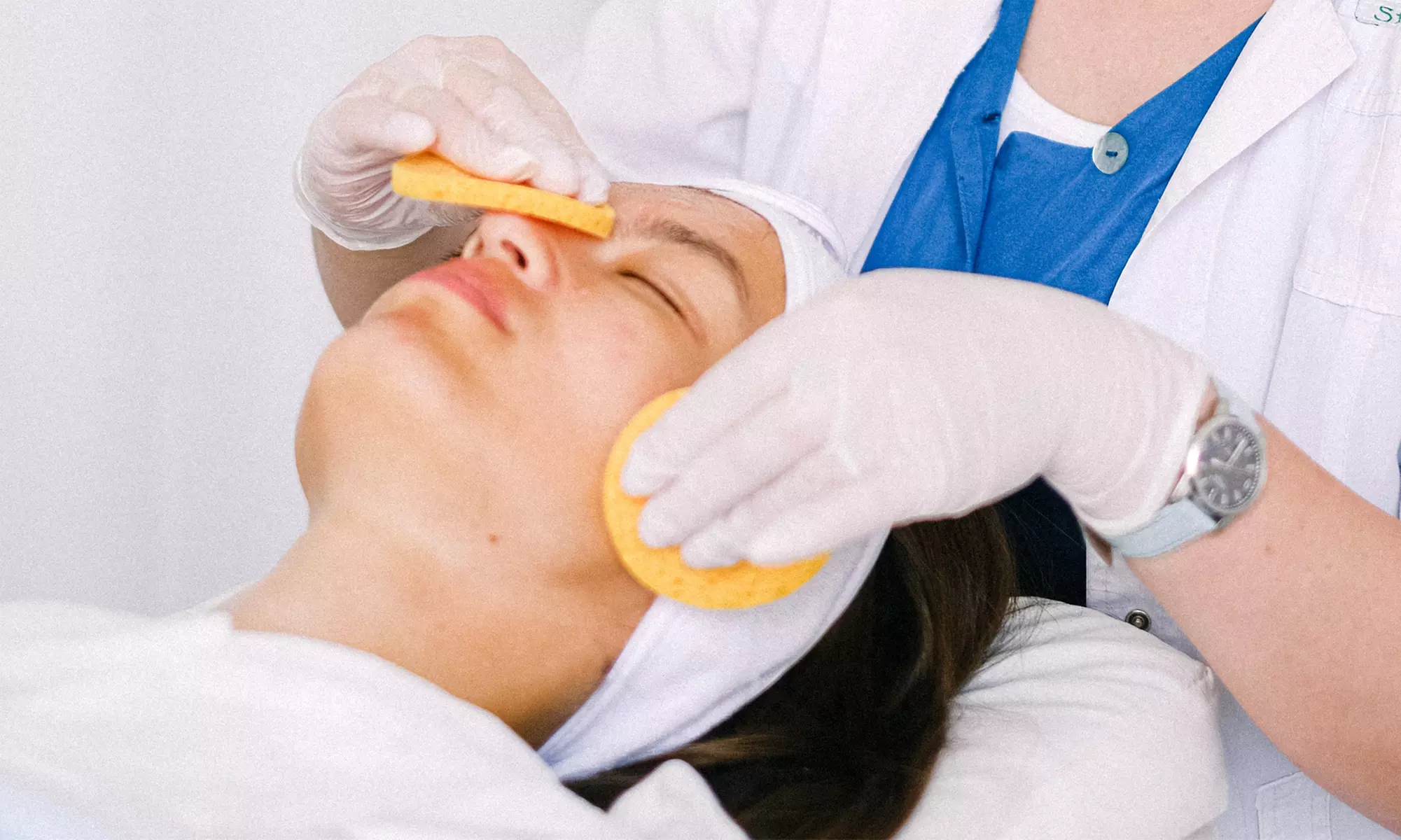 Limpieza con radiofrecuencia, paleta ultrasónica, máscara led o dermapen en cara o labios en Estética Avanzada Ferreiros - Second Medium