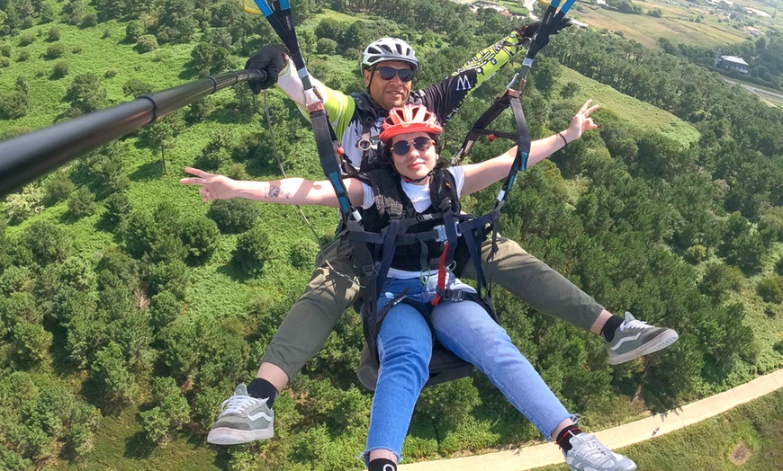 Image 1: Vuelo en parapente de 20 minutos para 1 o 2 personas