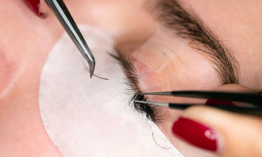 Image 10: Lifting y tinte de pestañas/cejas con opción a laminado y extensiones