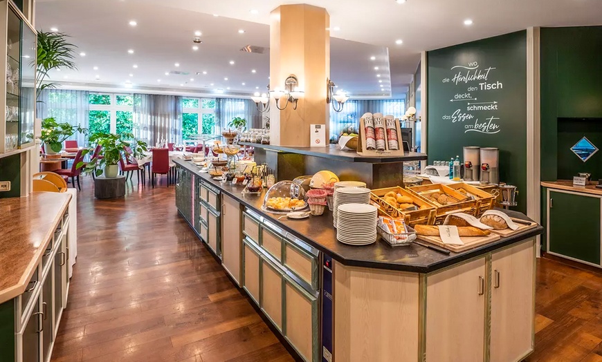 Image 2: Frühstücksbuffet inkl. 1 Glas Sekt für 2 oder 4 Personen