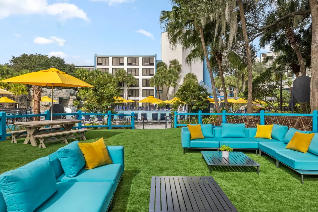 Luxury Resort Near Orlando Parks - Book Now!