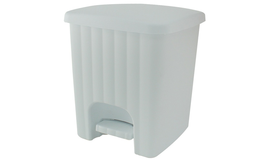 Image 9: 5L Pedal Bins