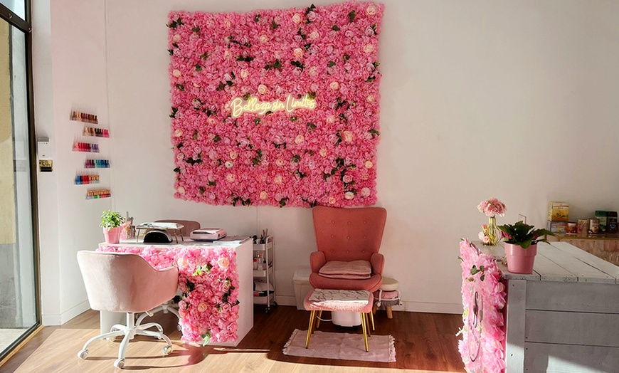 Image 6: Manicura, pedicura o manipedicura clásica con esmalte 