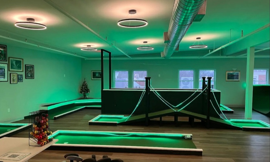 Image 3: 1 Hour of Mini Golf for 2, 4 or 6: Valid Monday-Thursday/Friday-Sunday