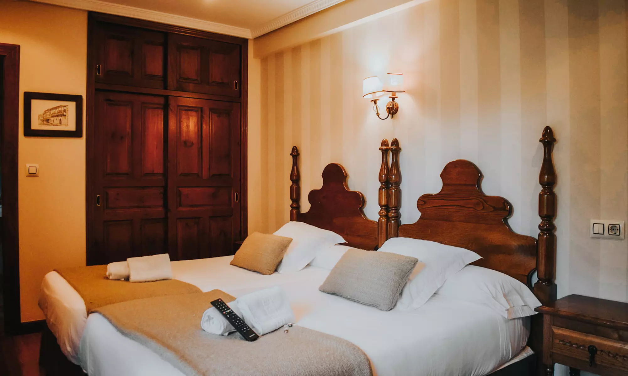 Santillana del Mar: 1 o 2 noches con desayuno, spa y entrada a museo