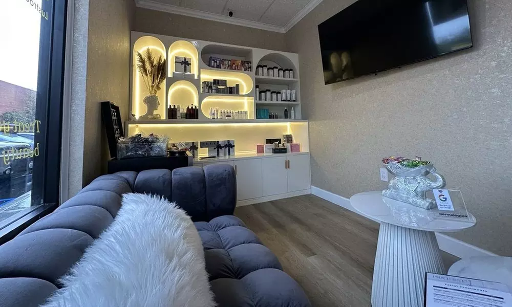 Enjoy a 75 or 90-Minute Advanced or Luxury Head Spa for 1 or 2 