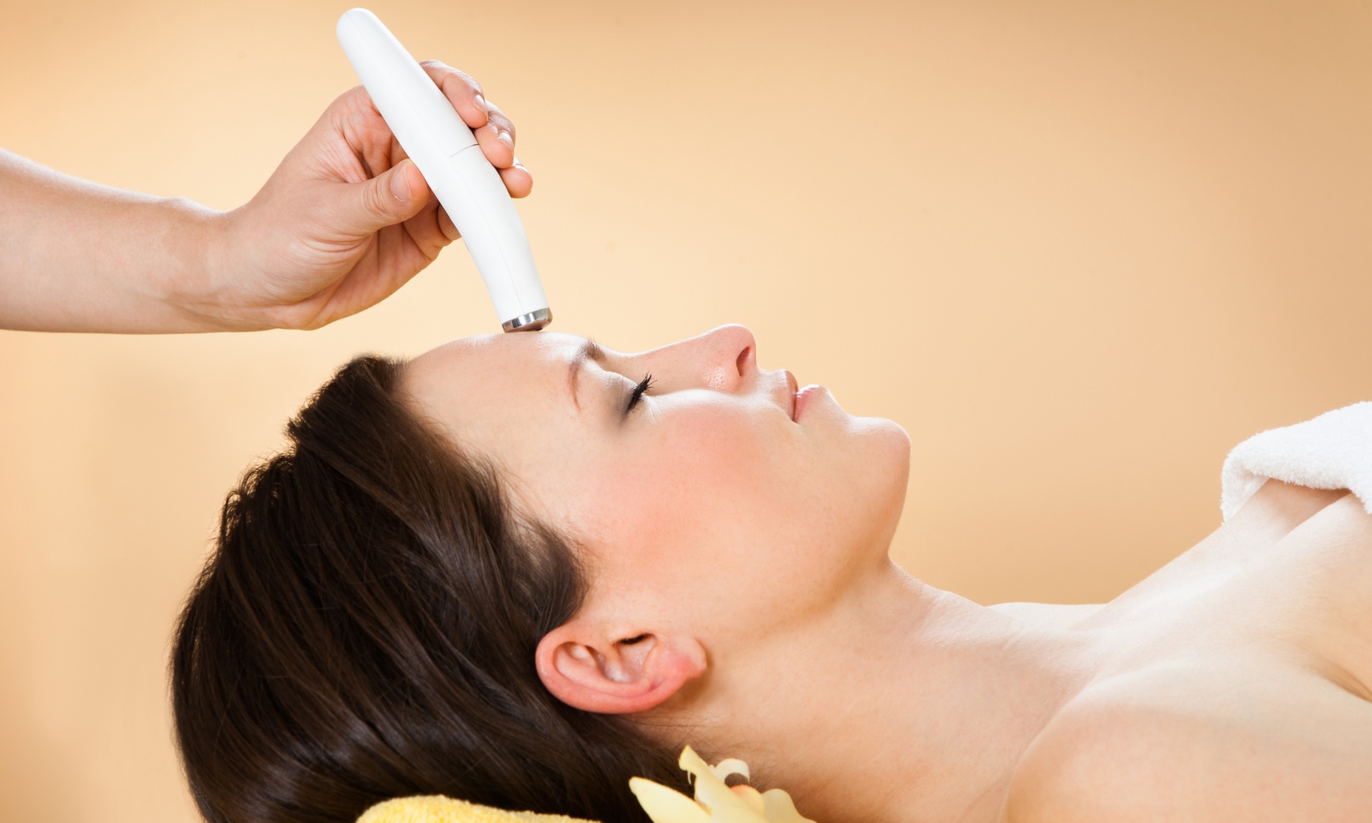 Exfoliating Facial Treatments with Dermaplaning & Microdermabrasion