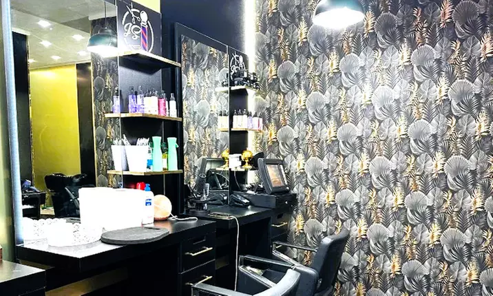 Pose de semi-permanent mains et/ou pieds avec JS Coiffure - Paris 10