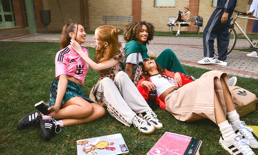 Image 7: adidas-cadeaubon | Ontvang € 50 (+€ 10 gratis) of € 100 (+€ 20 gratis)