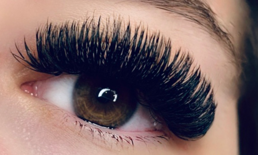 Image 1: Flawless Lashes: Classic, Volume, or Mega Volume Set Eyelash Extension