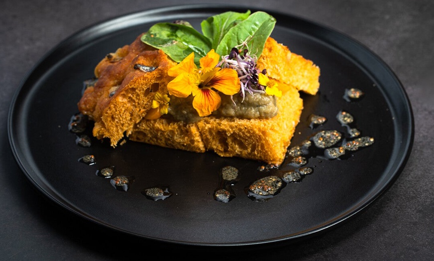 Image 3: Menu authentique en 4 services au restaurant Le Moulin de la Sambuc