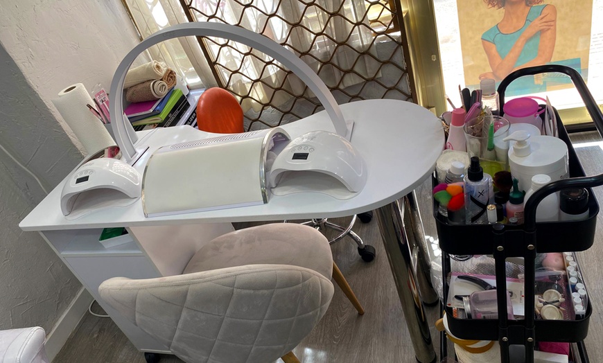 Image 3: Sesión de masaje relajante o con piedra volcánicas 