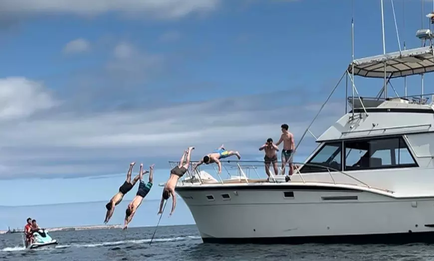 Image 1: Paseo de 2 horas en barco con picoteo y bebida para 1, 2 o 4 personas