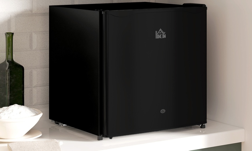 Image 5: HomCom 46L Lockable Countertop Fridge
