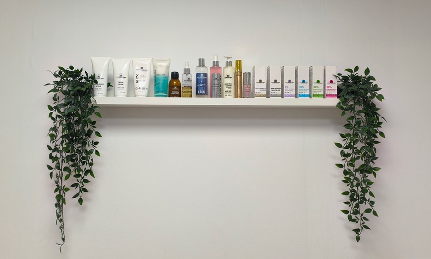 Image 6: Limpieza facial básica con exfoliante y mascarilla y opción a dermapen