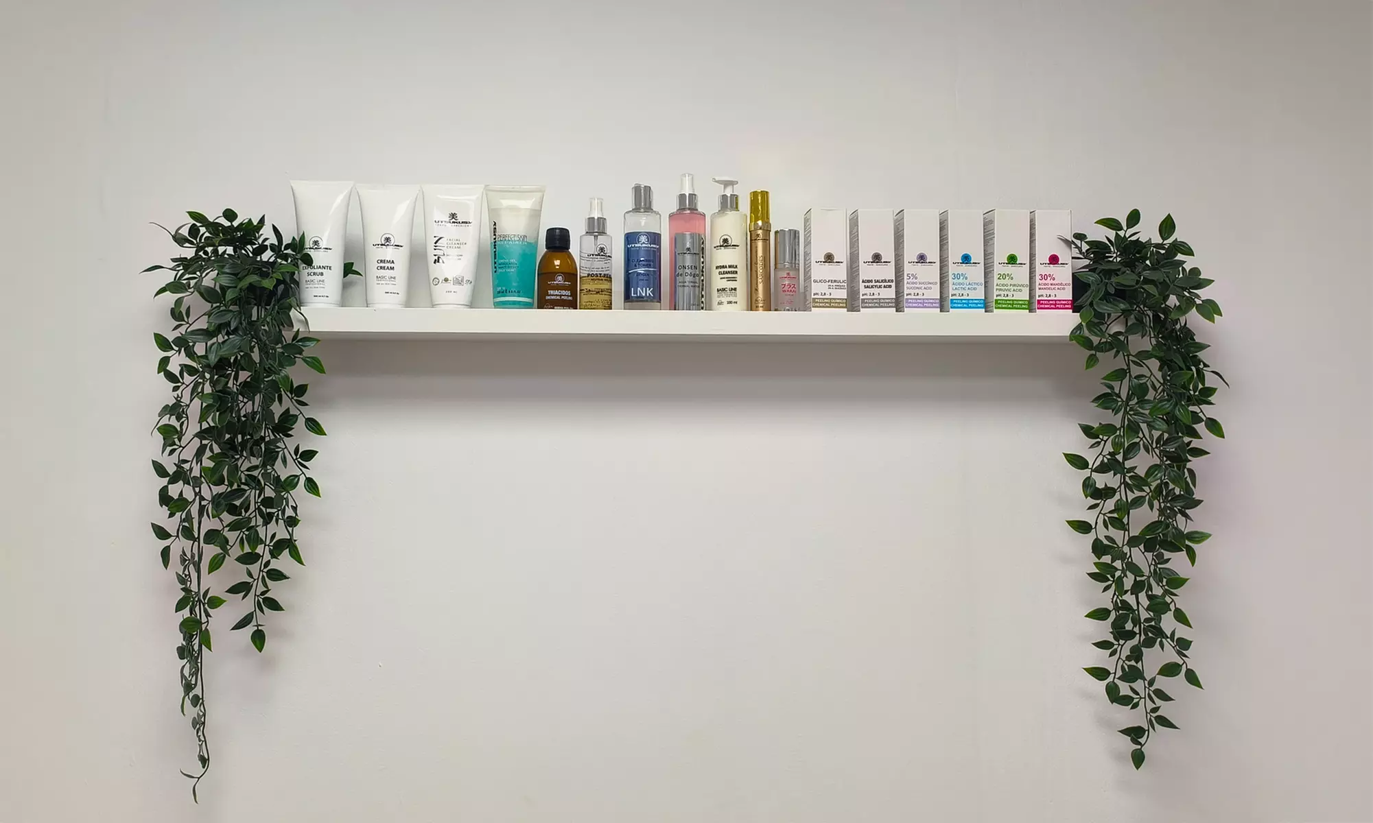 Limpieza facial básica con exfoliante y mascarilla y opción a dermapen